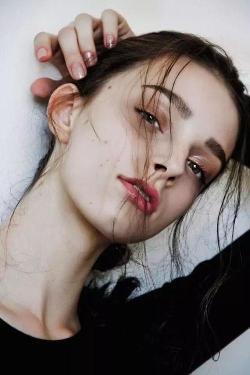 欧美口红霸气图片女孩,口红下的独立女性风采