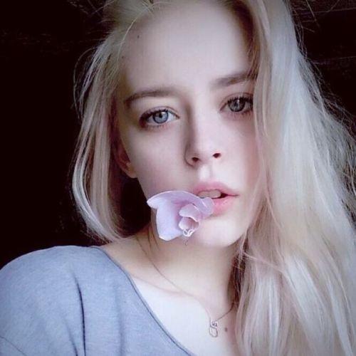 小孩大哭可爱图片欧美,萌化人心的瞬间